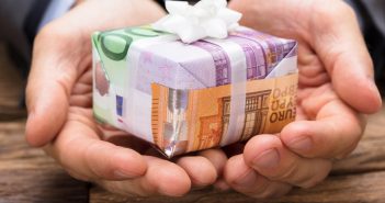 Dons familiaux de sommes d’argent : exonération temporaire de droits de mutation à titre gratuit dans la limite de 100 000 €